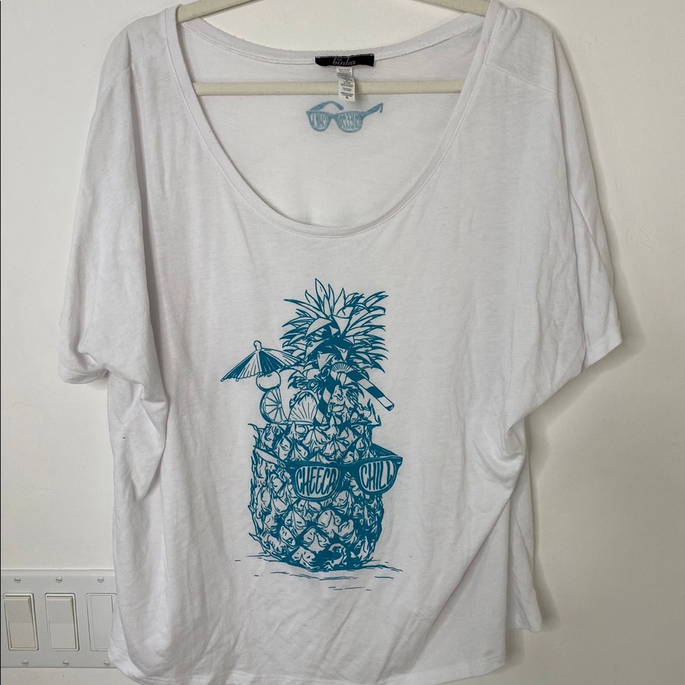 White shirt pineapple XL
